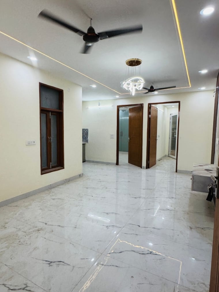 Room, freedom fighters enclave 2 Bedroom 900 Sq.Ft. Apartment In Freedom Fighters Enclave Delhi 9181069