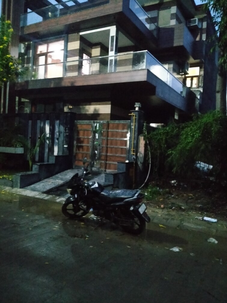 Cover Image, sigma i greater noida 5 Bedroom 300 Sq.Mt. Independent House In Sigma I Greater Noida Greater Noida 9181095