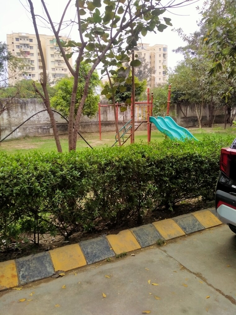 Garden, sigma i greater noida 5 Bedroom 300 Sq.Mt. Independent House In Sigma I Greater Noida Greater Noida 9181095