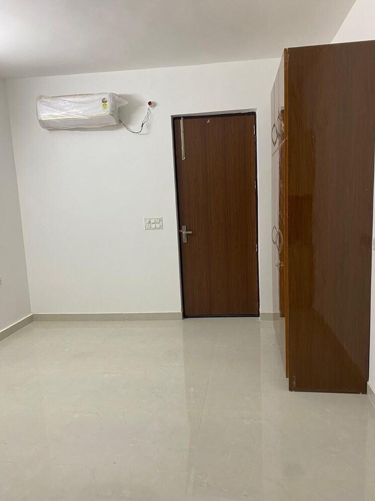 Room, sector 50 3 Bedroom 1900 Sq.Ft. Independent House In Sector 50 Gurgaon 9181108