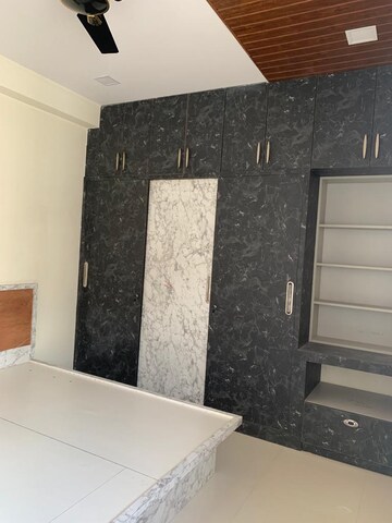 Room in 3 BHK Apartment at Hi Tech City – for Sale