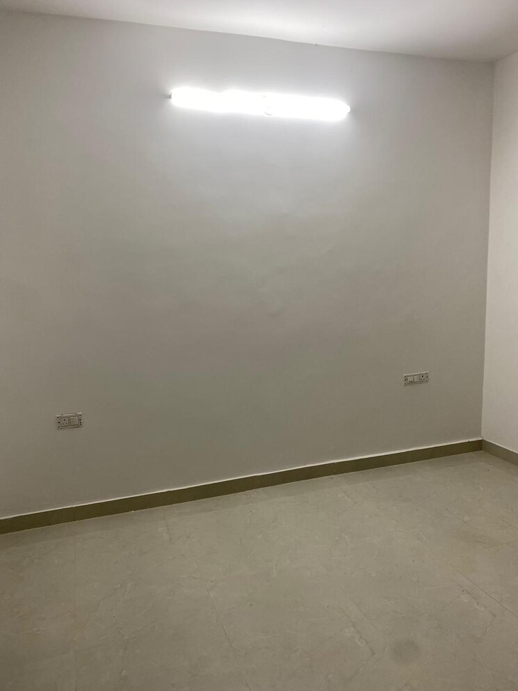 Room, sector 45 Commercial Office Space 800 Sq.Ft. In Sector 45 Gurgaon 9181133