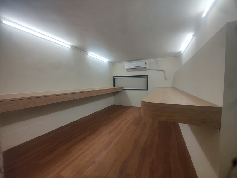 Team Area, malad west Commercial Office Space 280 Sq.Ft. In Malad West Mumbai 9181232