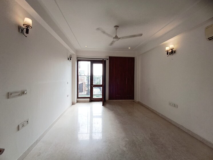 Room, greater kailash i 3 Bedroom 208 Sq.Yd. Builder Floor In Greater Kailash I Delhi 9181253