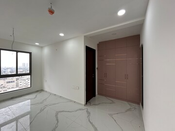 Room in 4 BHK Apartment at DSR The Classe, Narsingi – for Rent