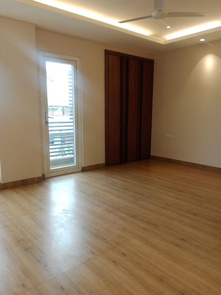 Room, greater kailash i 4 Bedroom 300 Sq.Yd. Builder Floor In Greater Kailash I Delhi 9181262