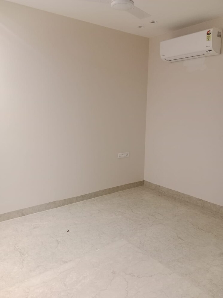 Room, greater kailash i 4 Bedroom 300 Sq.Yd. Builder Floor In Greater Kailash I Delhi 9181262