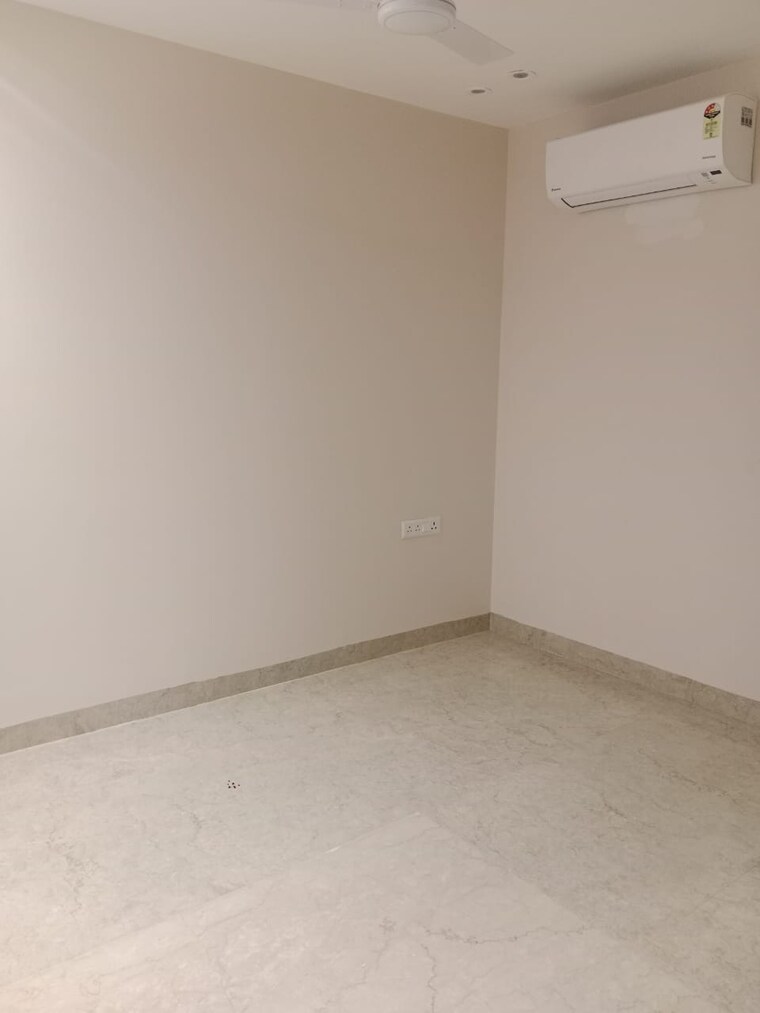 Room, greater kailash i 4 Bedroom 300 Sq.Yd. Builder Floor In Greater Kailash I Delhi 9181262