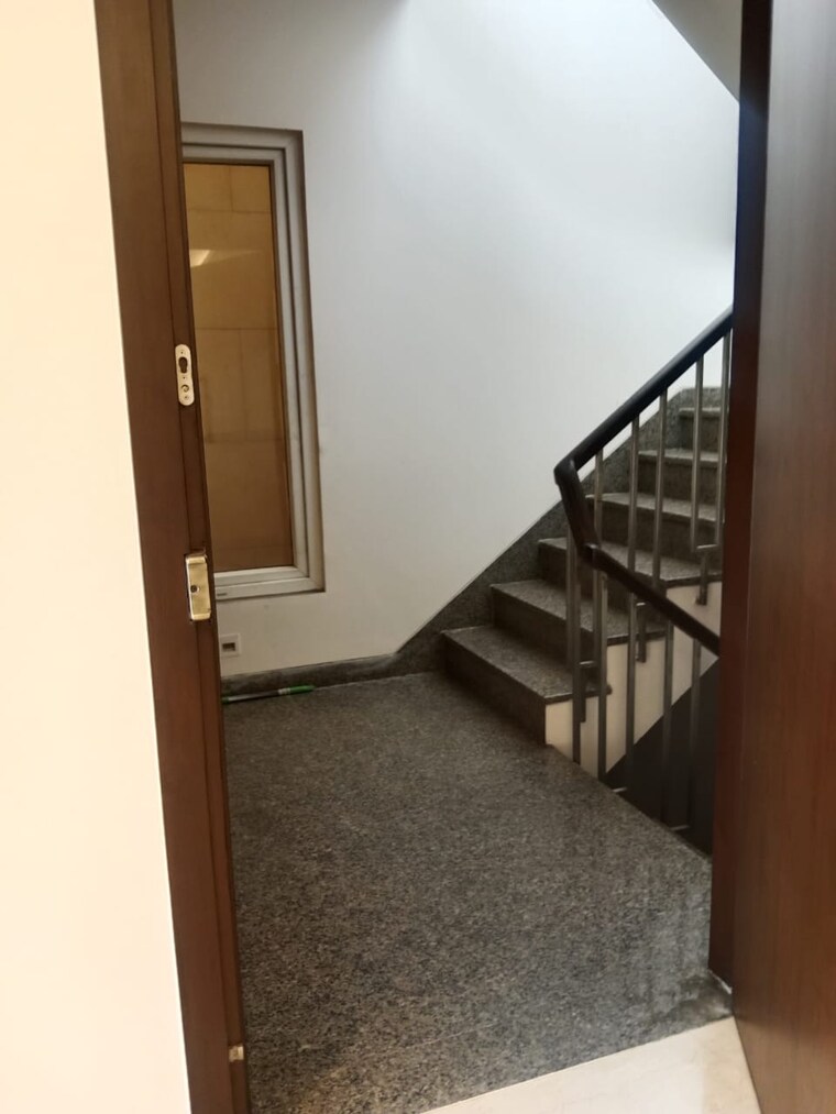 Room, greater kailash i 4 Bedroom 300 Sq.Yd. Builder Floor In Greater Kailash I Delhi 9181262