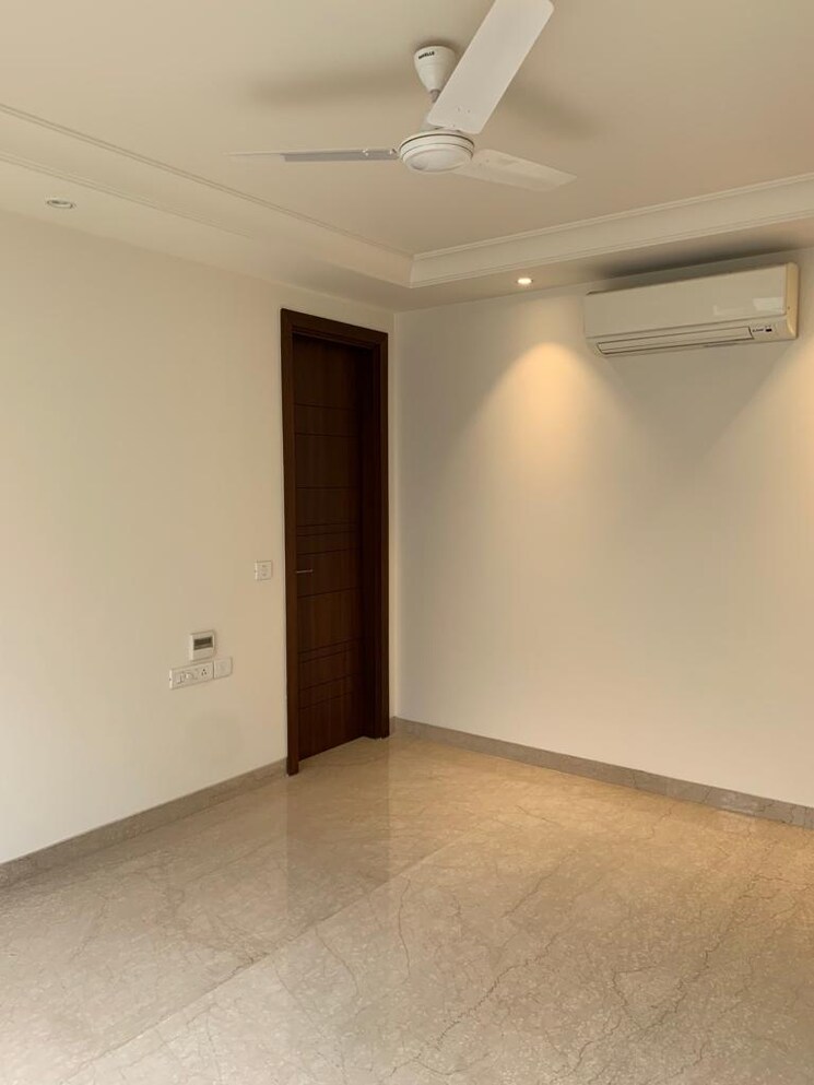 Room, gulmohar park 4 Bedroom 300 Sq.Yd. Builder Floor In Gulmohar Park Delhi 9181278