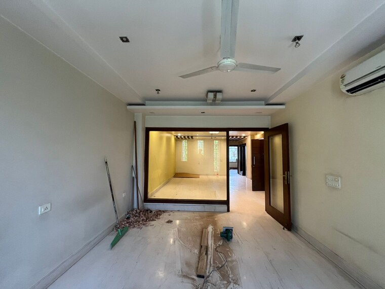 Room, panchsheel enclave 3 Bedroom 265 Sq.Yd. Builder Floor In Panchsheel Enclave Delhi 9181293