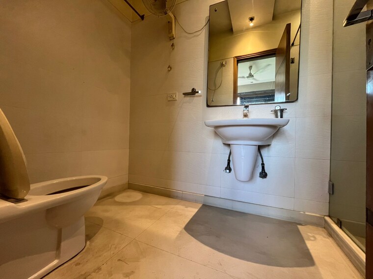 Bathroom, panchsheel enclave 3 Bedroom 265 Sq.Yd. Builder Floor In Panchsheel Enclave Delhi 9181293