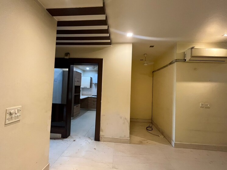 Room, panchsheel enclave 3 Bedroom 265 Sq.Yd. Builder Floor In Panchsheel Enclave Delhi 9181293
