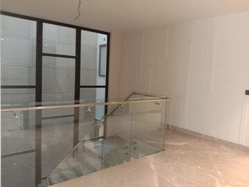 Room in 4 BHK Builder Floor at Safdarjung Development Area – for Rent