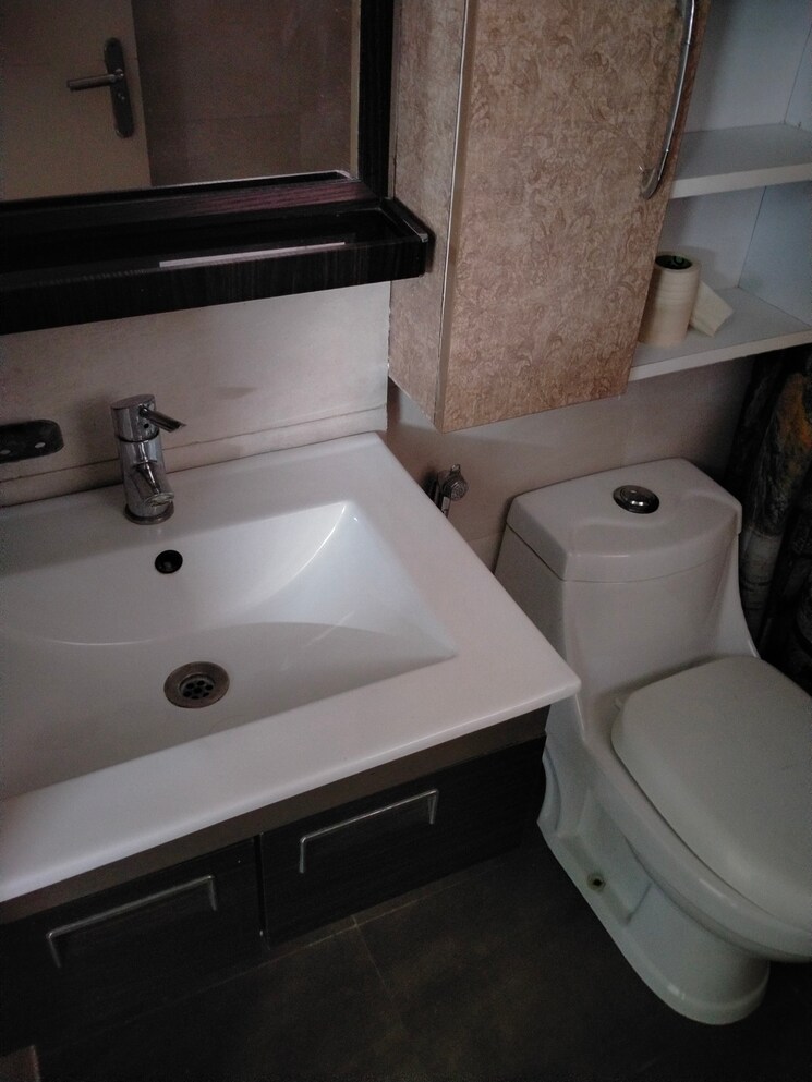 Bathroom, tulip-violet 3 Bedroom 1578 Sq.Ft. Apartment In Sector 69 Gurgaon 9181376