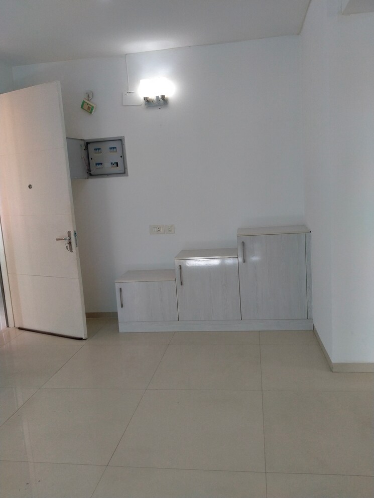 Bathroom, tulip-violet 3 Bedroom 1578 Sq.Ft. Apartment In Sector 69 Gurgaon 9181376