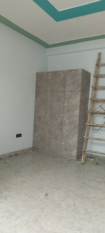 Room in 3.5 BHK Builder Floor at Mahendra Enclave, Shastri Nagar – for Rent