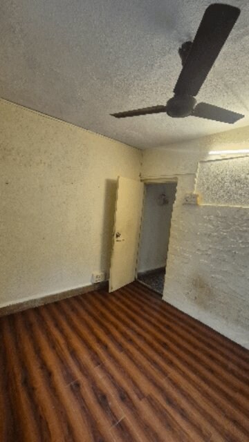 Room in 1 BHK Apartment at Model Town, Andheri West – for Rent
