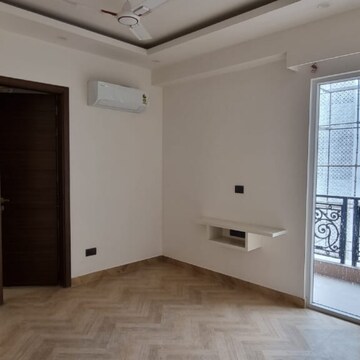 Room in 3 BHK Apartment at Sector 71 – for Rent