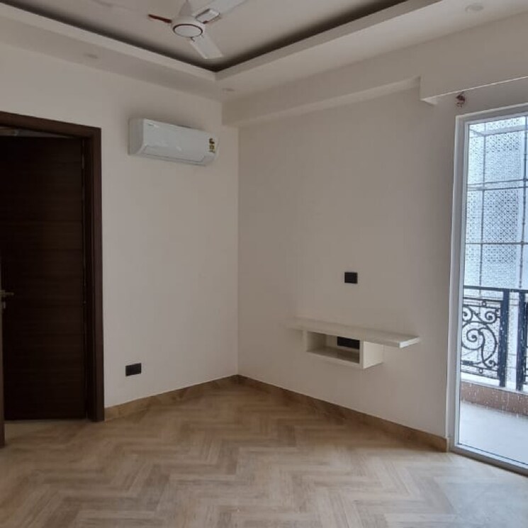 Room, sector 71 3 Bedroom 1600 Sq.Ft. Apartment In Sector 71 Gurgaon 9181362