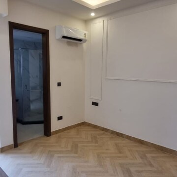 Room in 3 BHK Apartment at Sector 71 – for Rent