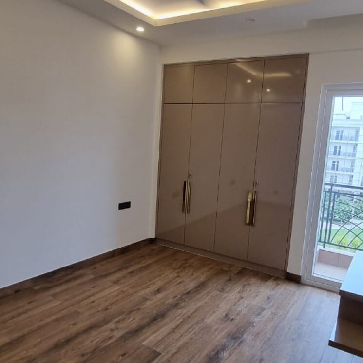 Room, sector 71 3 Bedroom 1600 Sq.Ft. Apartment In Sector 71 Gurgaon 9181362