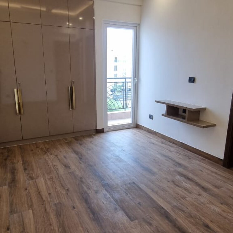 Room, sector 71 3 Bedroom 1600 Sq.Ft. Apartment In Sector 71 Gurgaon 9181362