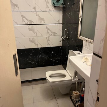 Team Area in 2.5 BHK Apartment at Sector 42 – for Rent