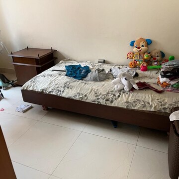 Bedroom in 2.5 BHK Apartment at Sector 42 – for Rent