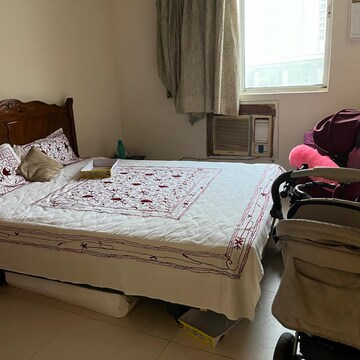 Bedroom in 2.5 BHK Apartment at Sector 42 – for Rent