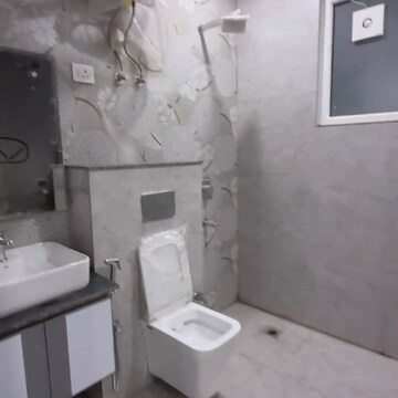 Bathroom in 4 BHK Builder Floor at Eros Rosewood City, Rosewood City – for Rent