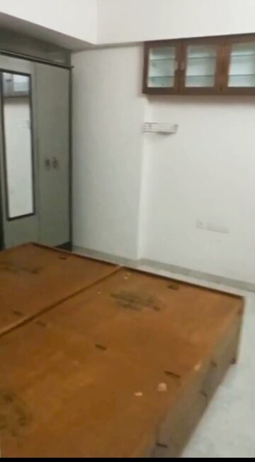 Room in 1 BHK Apartment at Lodha Amara, Kolshet Road – for Rent