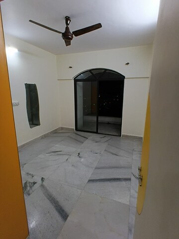 Room in 3 BHK Apartment at Thane West – for Rent