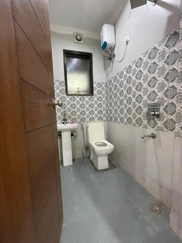 Master Bedroom in 3 BHK Builder Floor at Palm Residency Chhatarpur, Chattarpur – for Rent