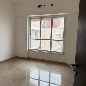 Room in 3 BHK Apartment at Kalpataru Radiance, Goregaon West – for Rent