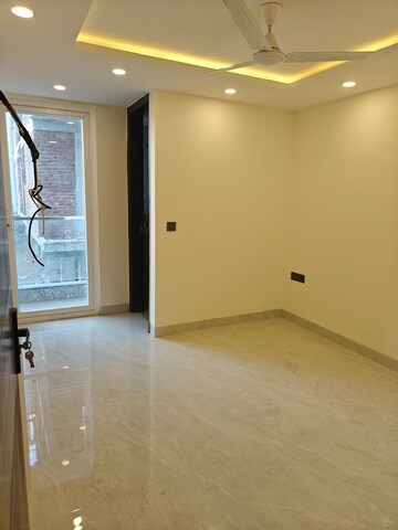 Room in 2 BHK Builder Floor at Sultanpur – for Rent