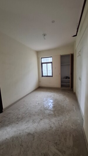 Room in 1.5 BHK Apartment at Sector 12 Greater Noida – for Sale