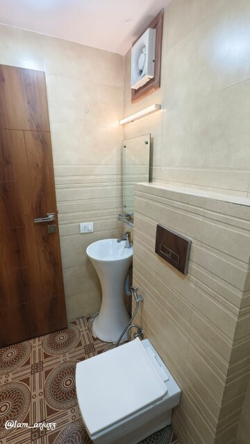 Bathroom in 1 RK Builder Floor at Lajpat Nagar – for Rent
