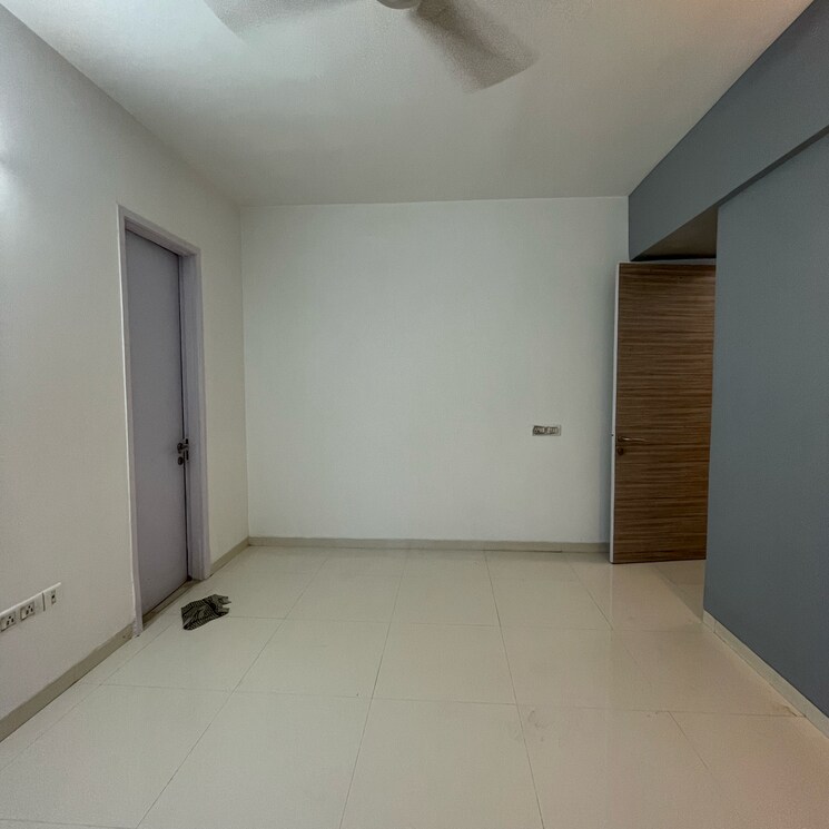 Room, malad east 2 Bedroom 685 Sq.Ft. Apartment In Malad East Mumbai 9181604