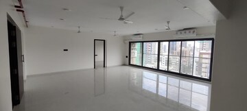 Room in 4 BHK Apartment at Zindagi CHS, Khar West – for Rent