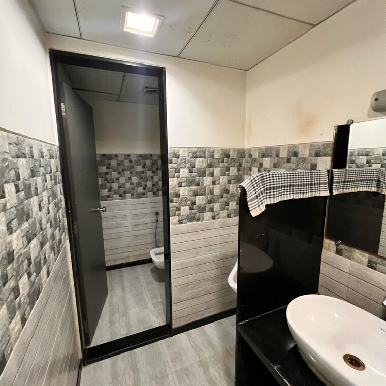 Attached Bathroom, star-hub Commercial Office Space 2400 Sq.Ft. In Andheri East Mumbai 9181616