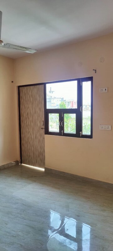 Room in 1 BHK Builder Floor at Saket – for Rent