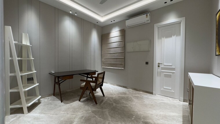 Bedroom, safdarjung development area 4 Bedroom 300 Sq.Yd. Builder Floor In Safdarjung Development Area Delhi 9181680