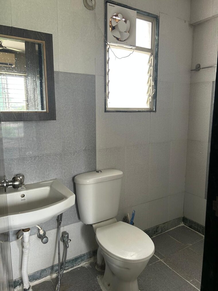 Bathroom, karan-sara 2 Bedroom 702 Sq.Ft. Apartment In Baner Pune 9181691