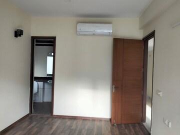 Room in 3 BHK Independent House at Anant Raj Ashok Estate, Sector 63a – for Rent