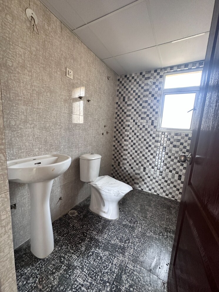 Bathroom, aditya-city-apartments 2 Bedroom 900 Sq.Ft. Apartment In Shahpur Bamheta Ghaziabad 9181714