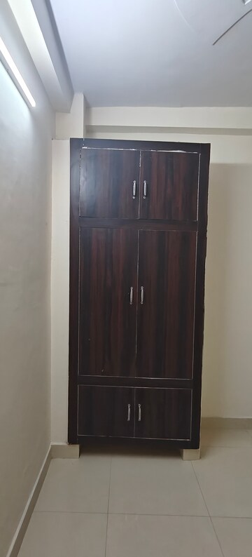 Room in 1 BHK Builder Floor at Mayur Vihar Phase 1 – for Rent