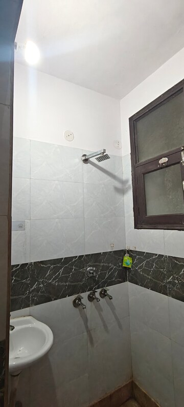 Bathroom in 1 BHK Builder Floor at Mayur Vihar Phase 1 – for Rent