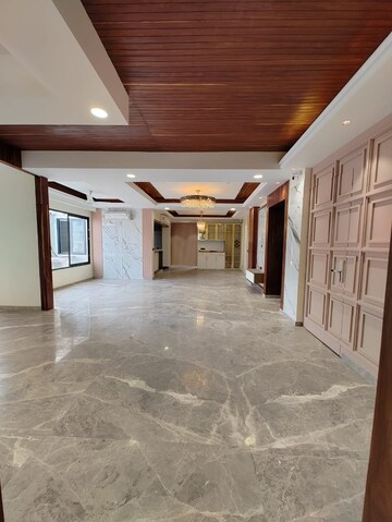 Room in 3 BHK Independent House at Sector 63 – for Rent