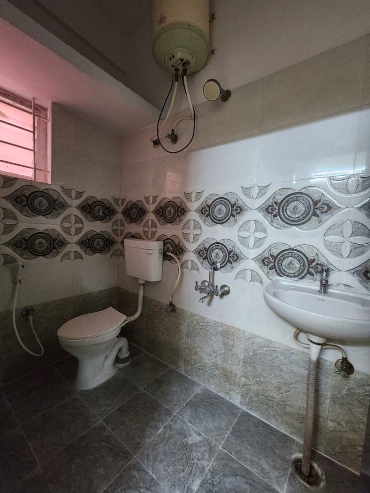 Bathroom, hsr layout 2 Bedroom 1000 Sq.Ft. Builder Floor In Hsr Layout Bangalore 9181797
